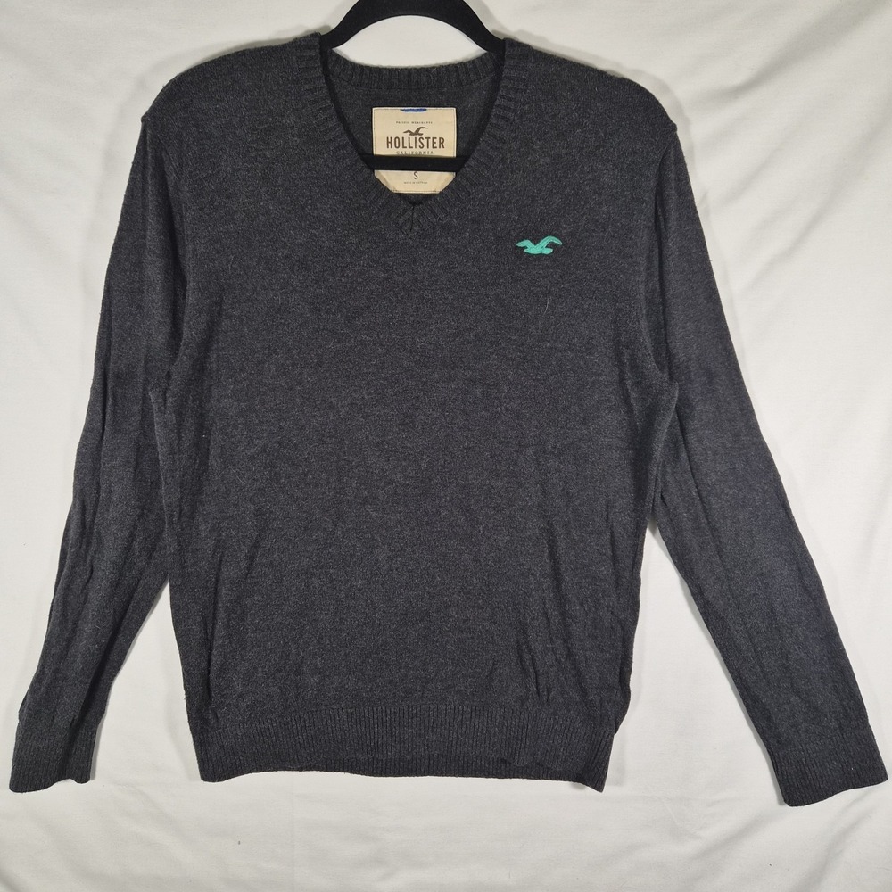 2000s Y2k Hollister Men's Small Gray V Neck Sweater Embroidered Logo Pullover